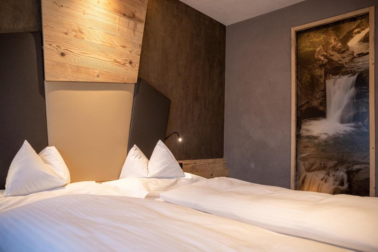 La Roccia Wellness Hotel Cavalese Ngoại thất bức ảnh